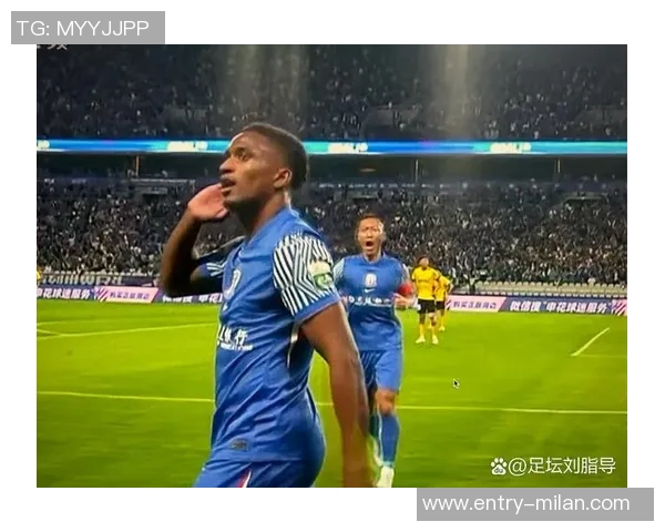 广岛球员失误送机会米内罗头球被解围路易斯补射遗憾中柱